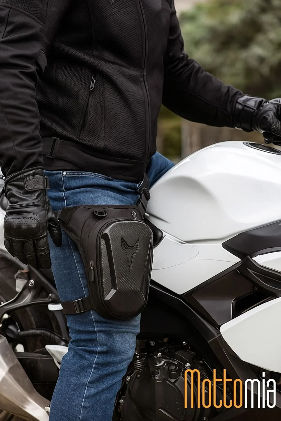 Motosiklet Bacak Çantası - Reflektörlü Karbon Detaylı Su Geçirmez Sert Kabuklu - Siyah Koruyucu Model